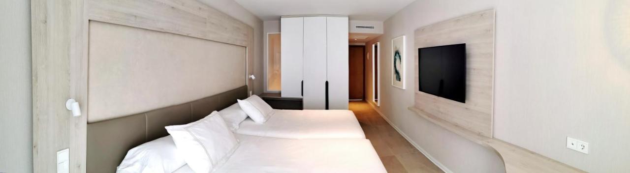 Double or Twin Room Side Sea View