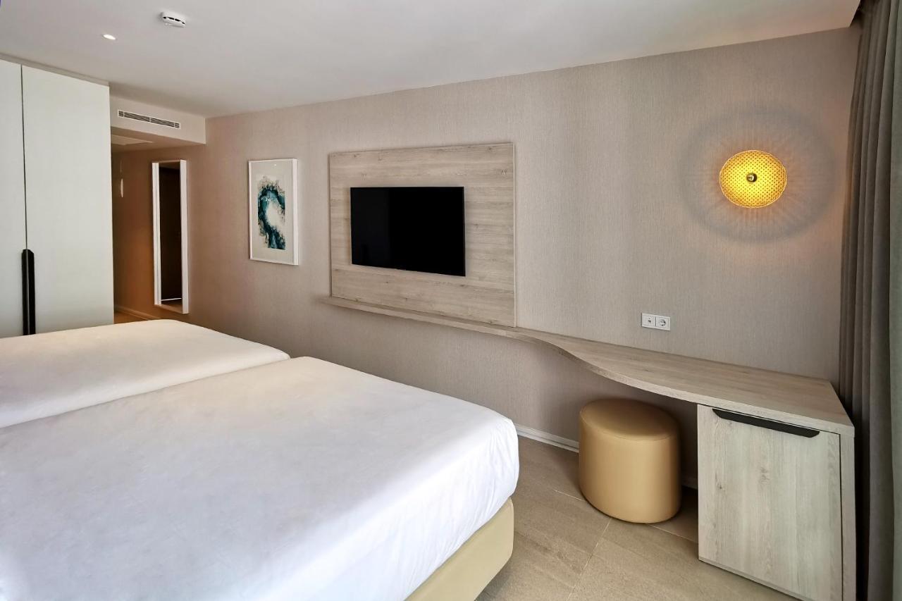 Double or Twin Room Side Sea View