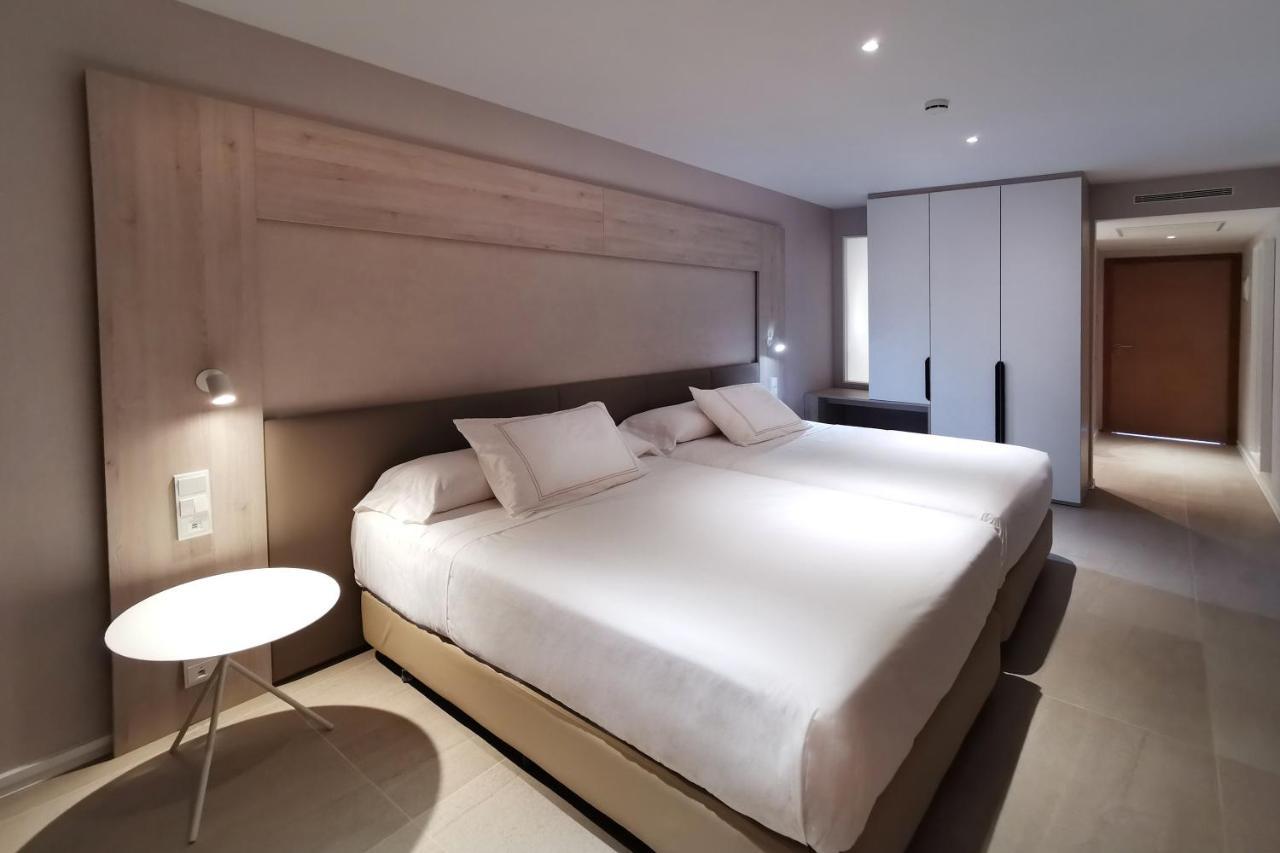 Double or Twin Room Side Sea View