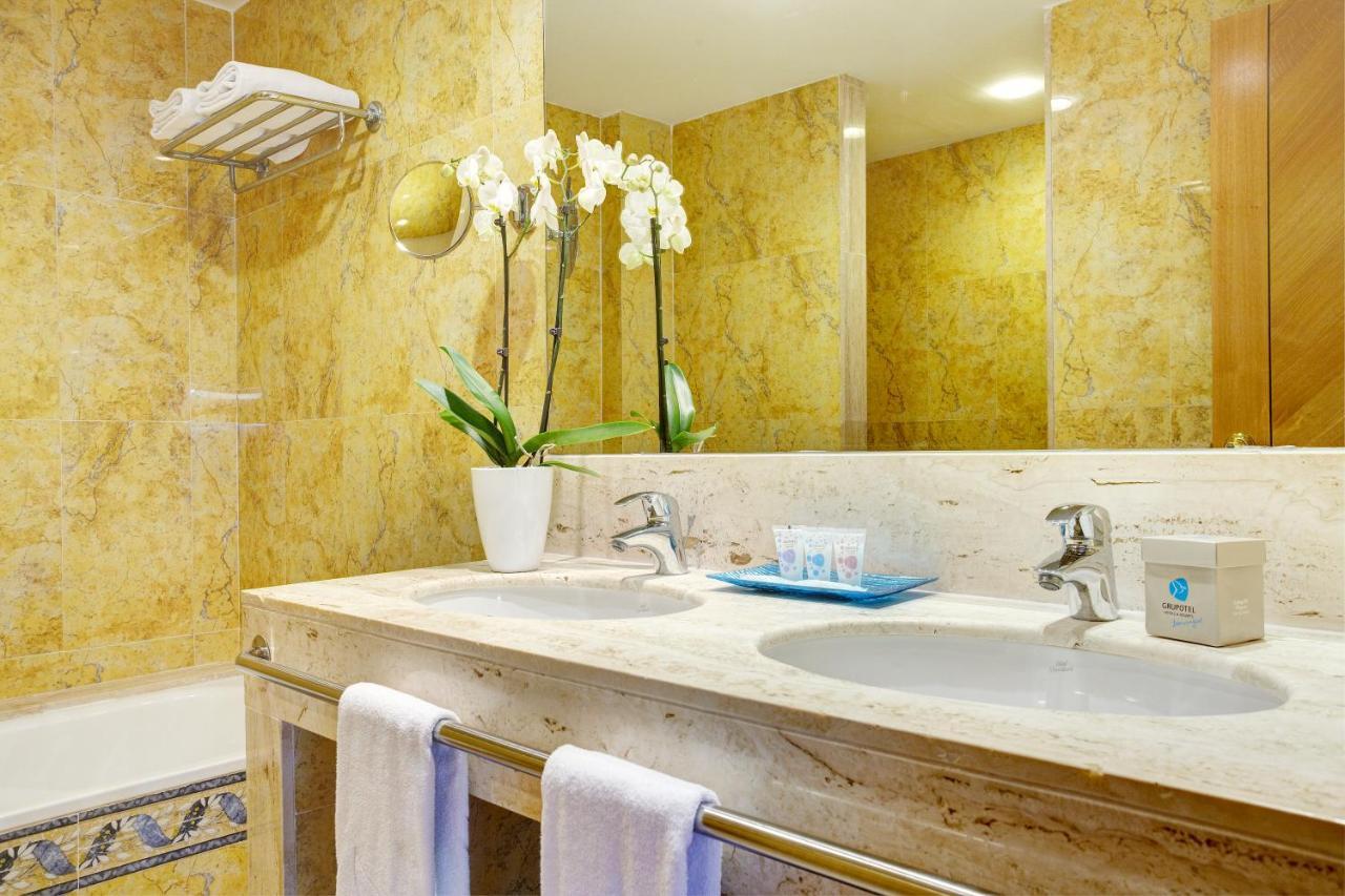 Apartmán s 1 ložnicí a částečným výhledem na moře (2 dospělí a 2 děti)