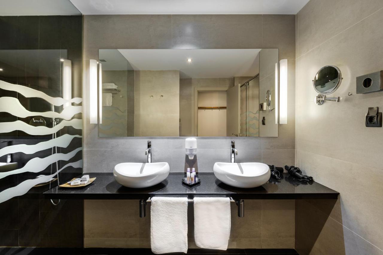 Habitación Doble con vistas a la piscina