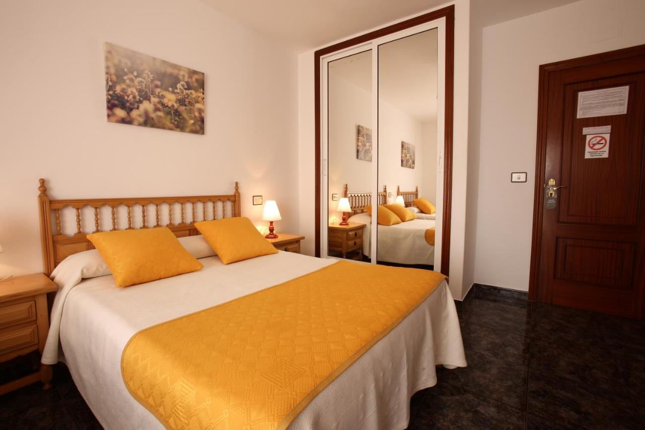 Habitación Triple con terraza (2 adultos + 1 niño)