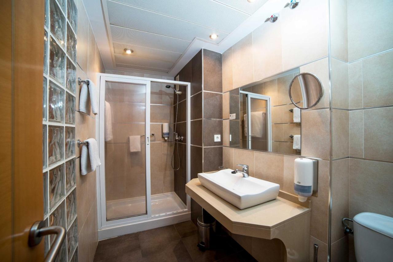 Triple Room,1652746750:JPEG