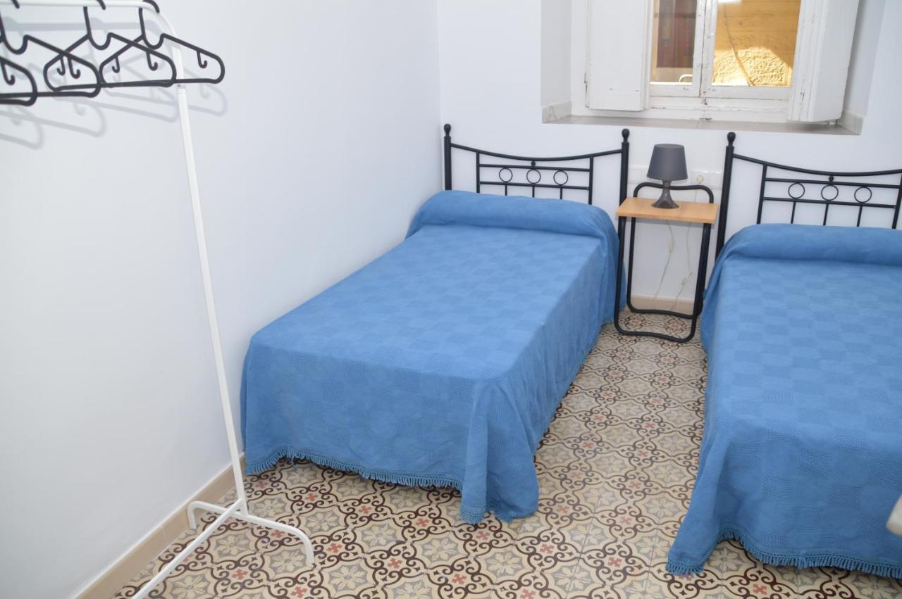 Chambre Lits Jumeaux avec Salle de Bains Commune