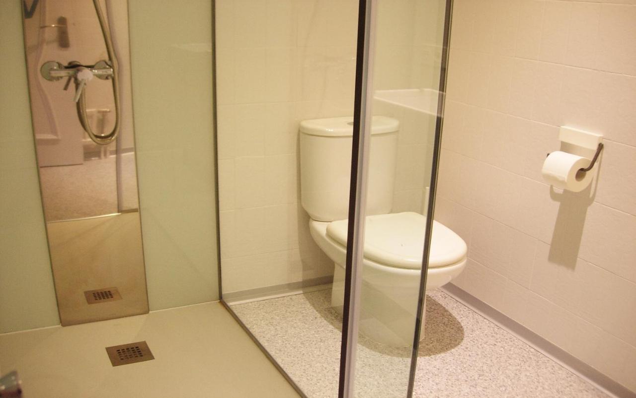 Chambre Double avec Lit d'Appoint et Salle de Bains Privative