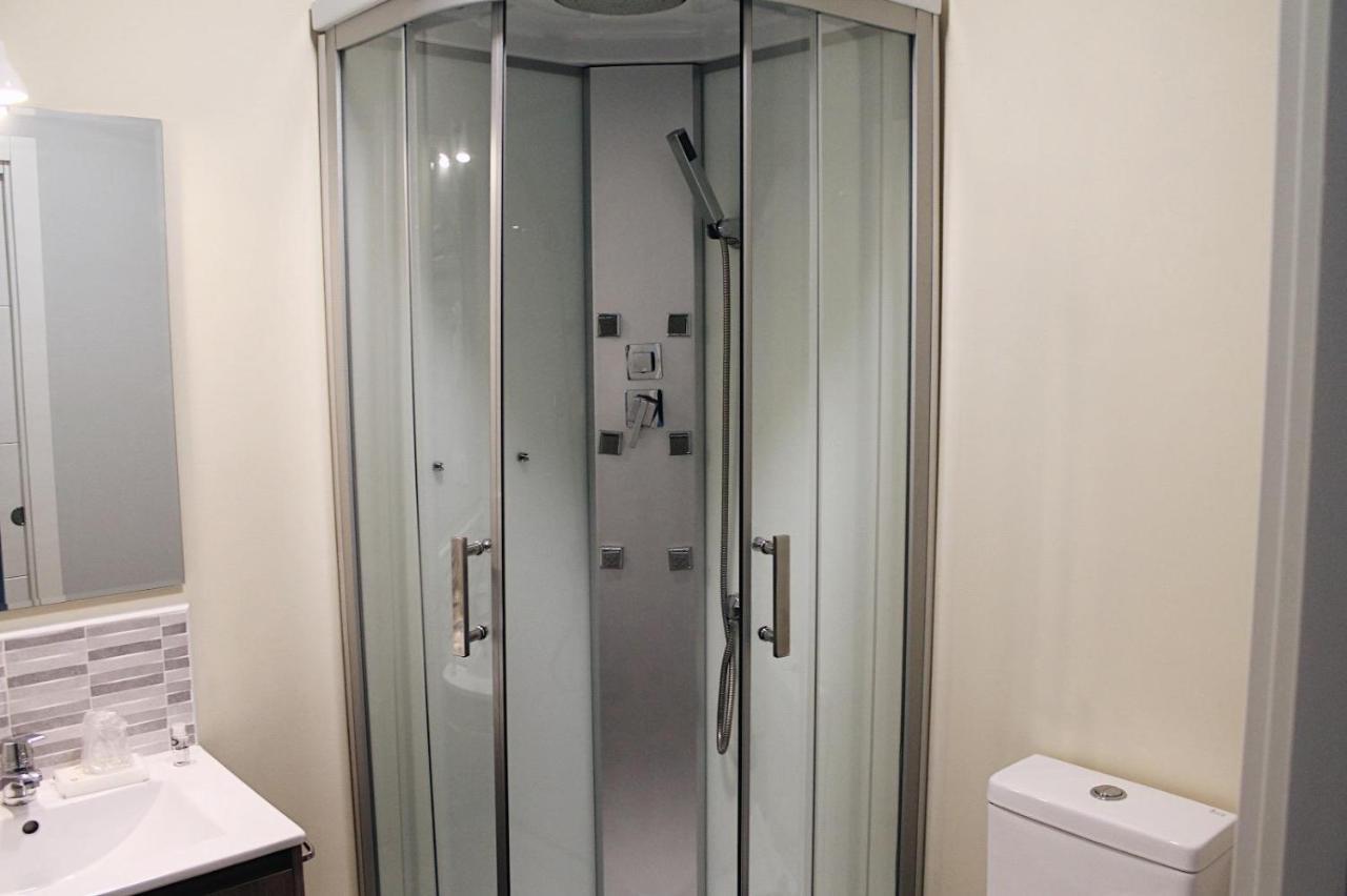 Twin Room,1396841063:JPEG