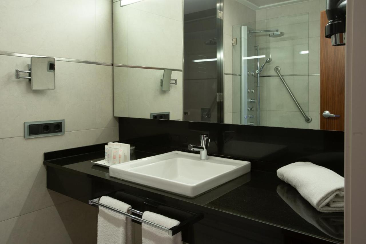Quarto com Cama de Casal ou 2 de Solteiro e Chuveiro