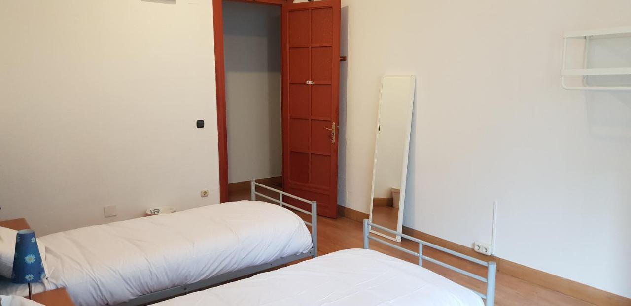 Camera Standard Doppia con Letti Singoli con Bagno in Comune