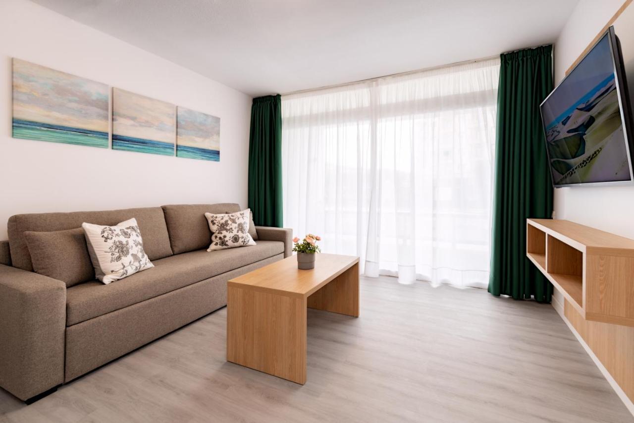 One-Bedroom Apartment with Balcony