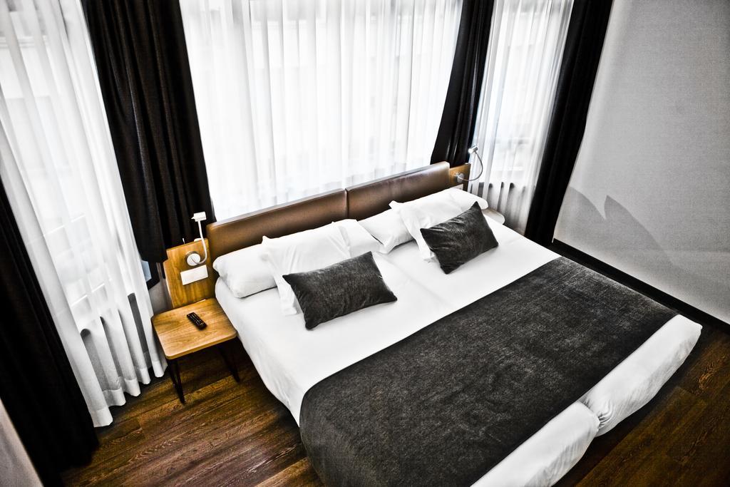 Doppel- oder Zweibettzimmer