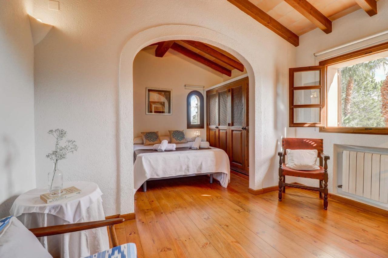 Habitación con cama grande