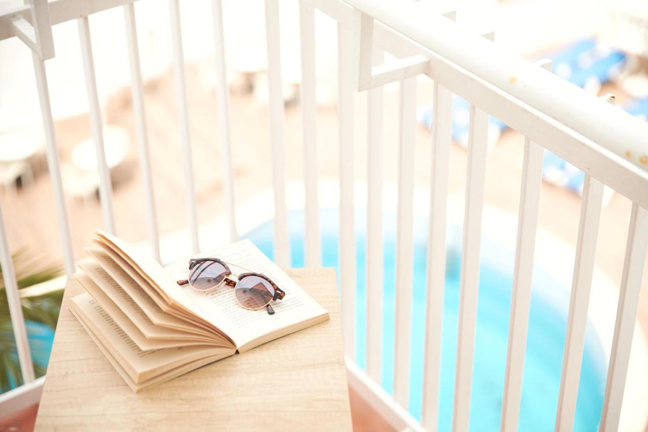 Chambre Double ou Lits Jumeaux - Vue sur Piscine
