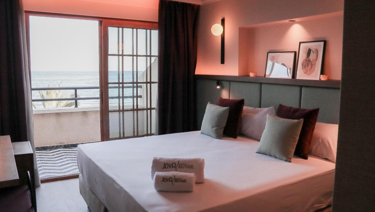 Habitación Doble con vistas al mar y balcón