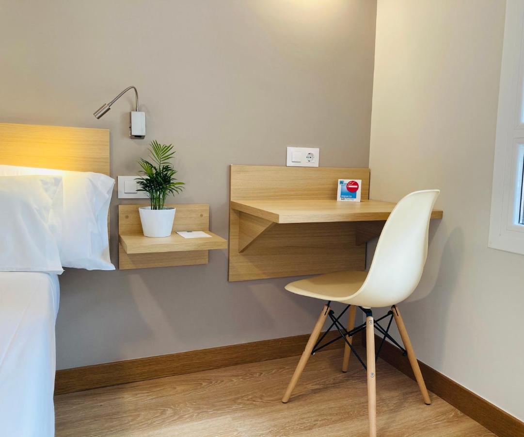 Chambre Simple avec Grand Lit
