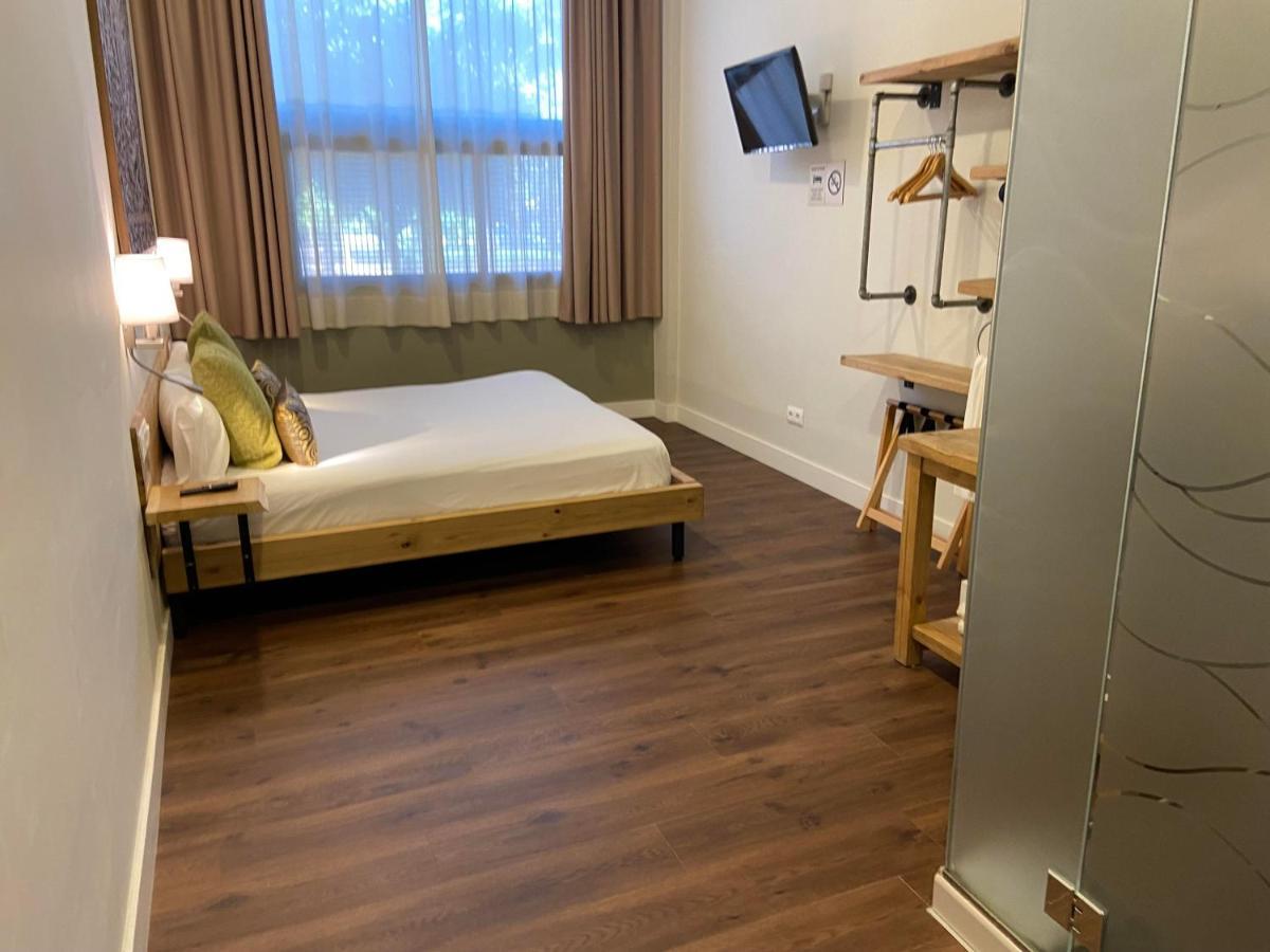 Chambre Double avec Lit d'Appoint et Vue sur Jardin