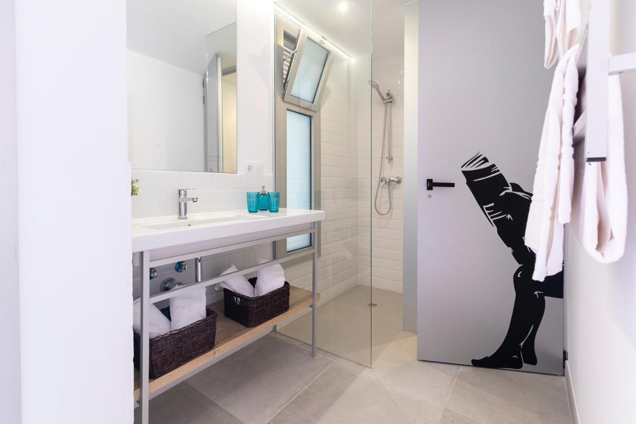 One-Bedroom Apartment with Terrace,1131136569:JPEG