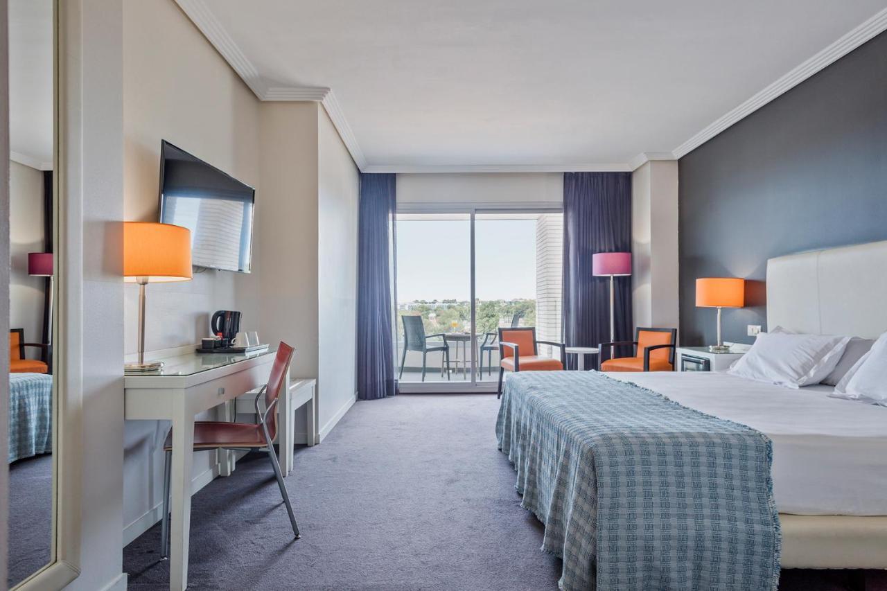 Superior King Room Spa Access