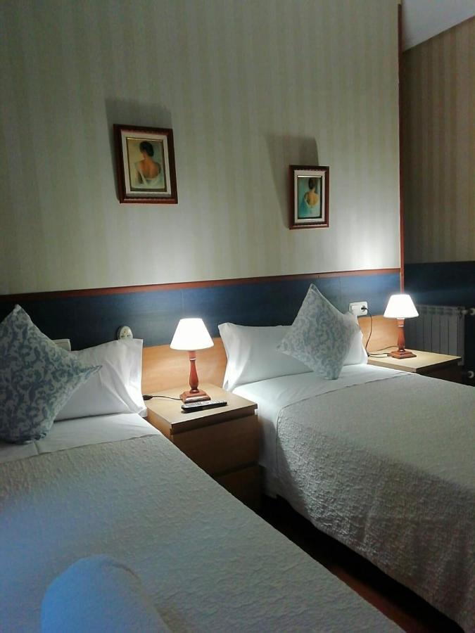 Twin Room with Shared Bathroom,1669833823:JPEG