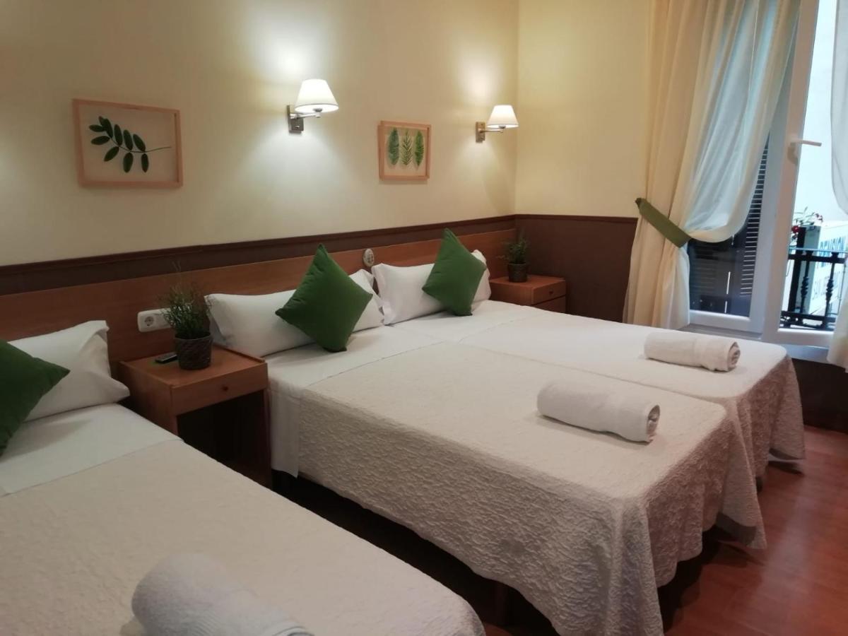 Triple Room with Shared Bathroom (3 beds),1206194374:JPEG