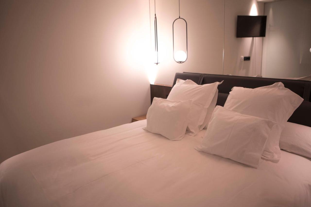 Deluxe King Suite 1