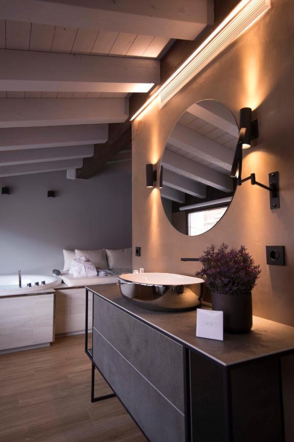 King Suite Spa Bath 4