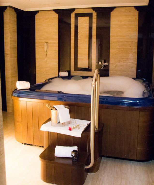 Grand Suite with Jacuzzi®