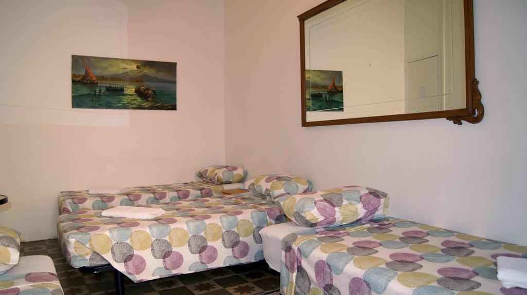 Chambre Quadruple avec Salle de Bains Commune