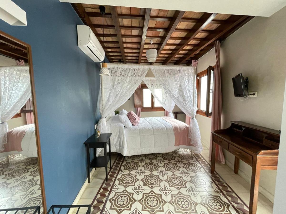 Camera Matrimoniale/Doppia con Letti Singoli con Letto Supplementare