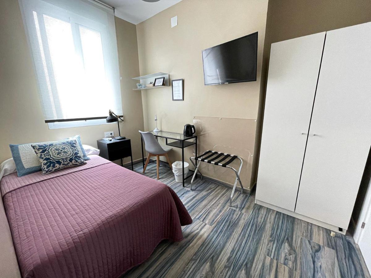 Single Room with Private Bathroom