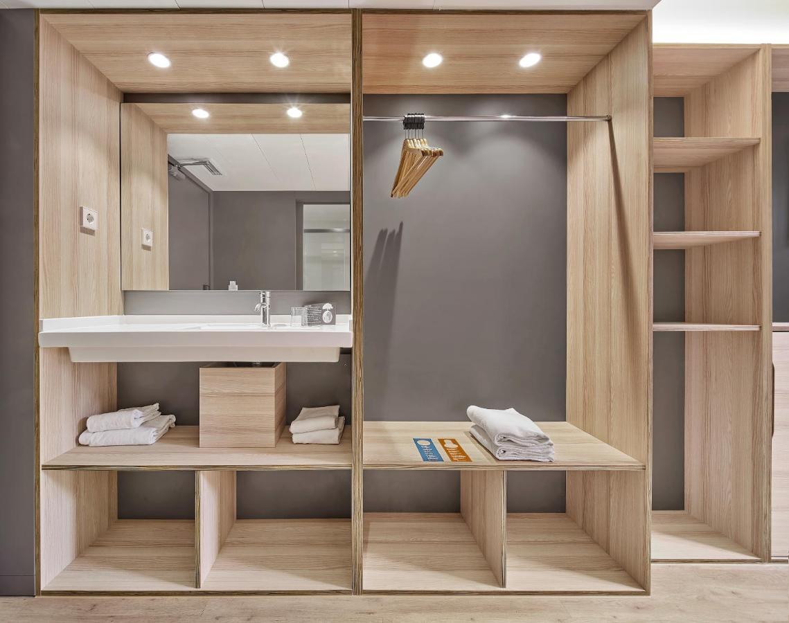 Double Room,1436443921:JPEG