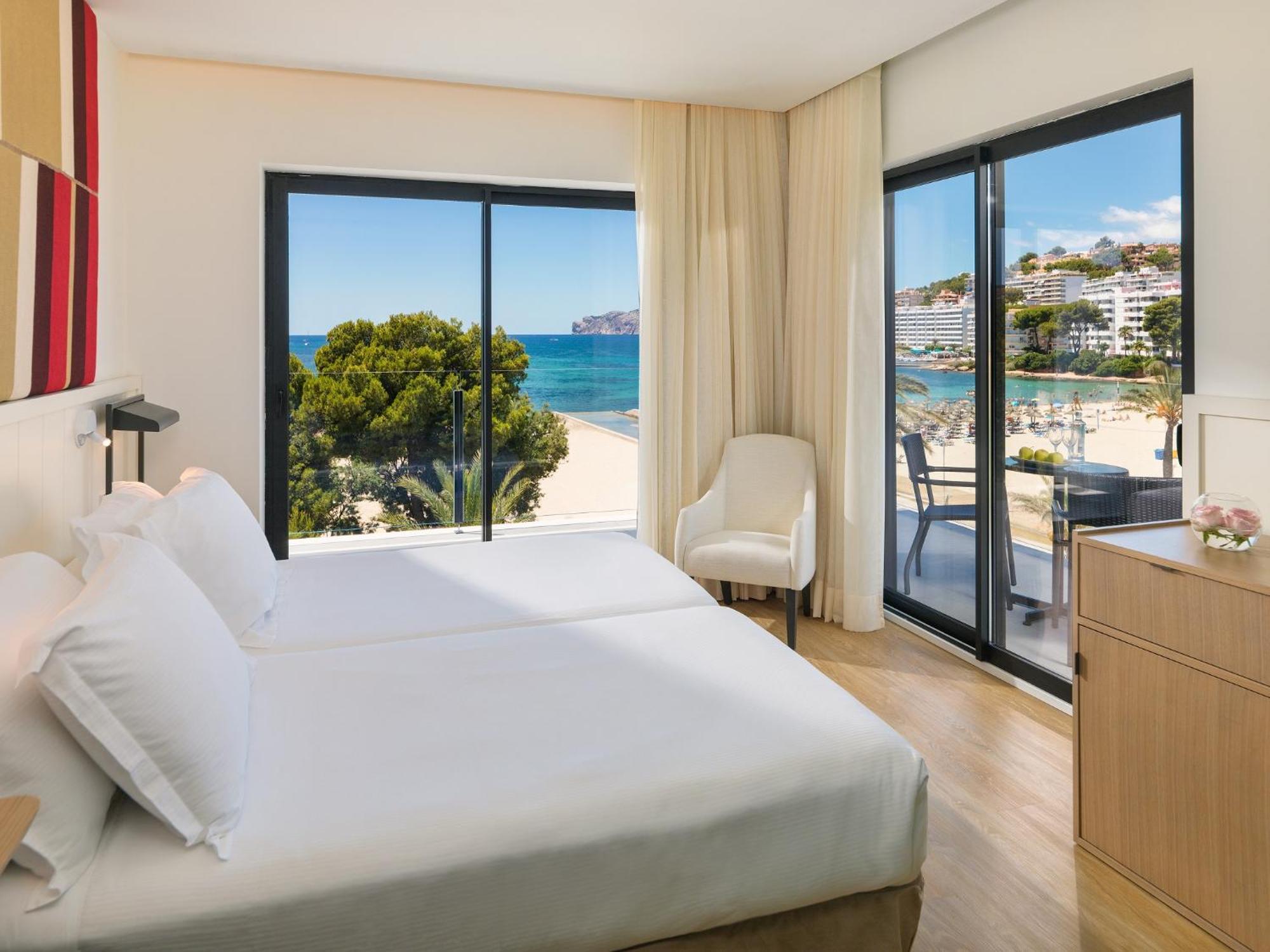 Deluxe Room Sea View (2 Adults + 1 Child)