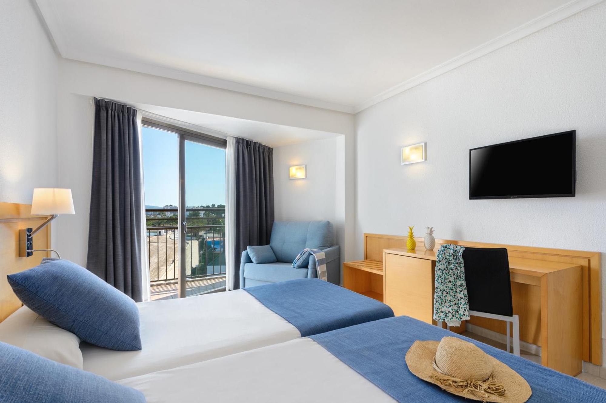 Twin Room,1306993672:JPEG