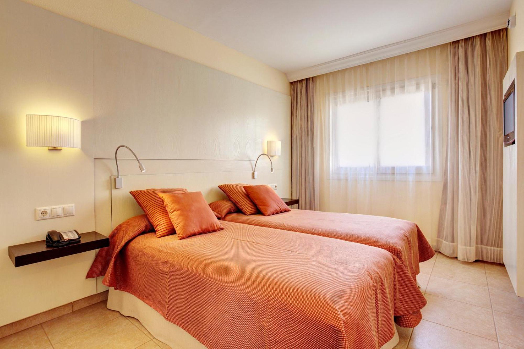 Apartamento de 1 dormitorio con vistas a la piscina (2 adultos + 2 niños)
