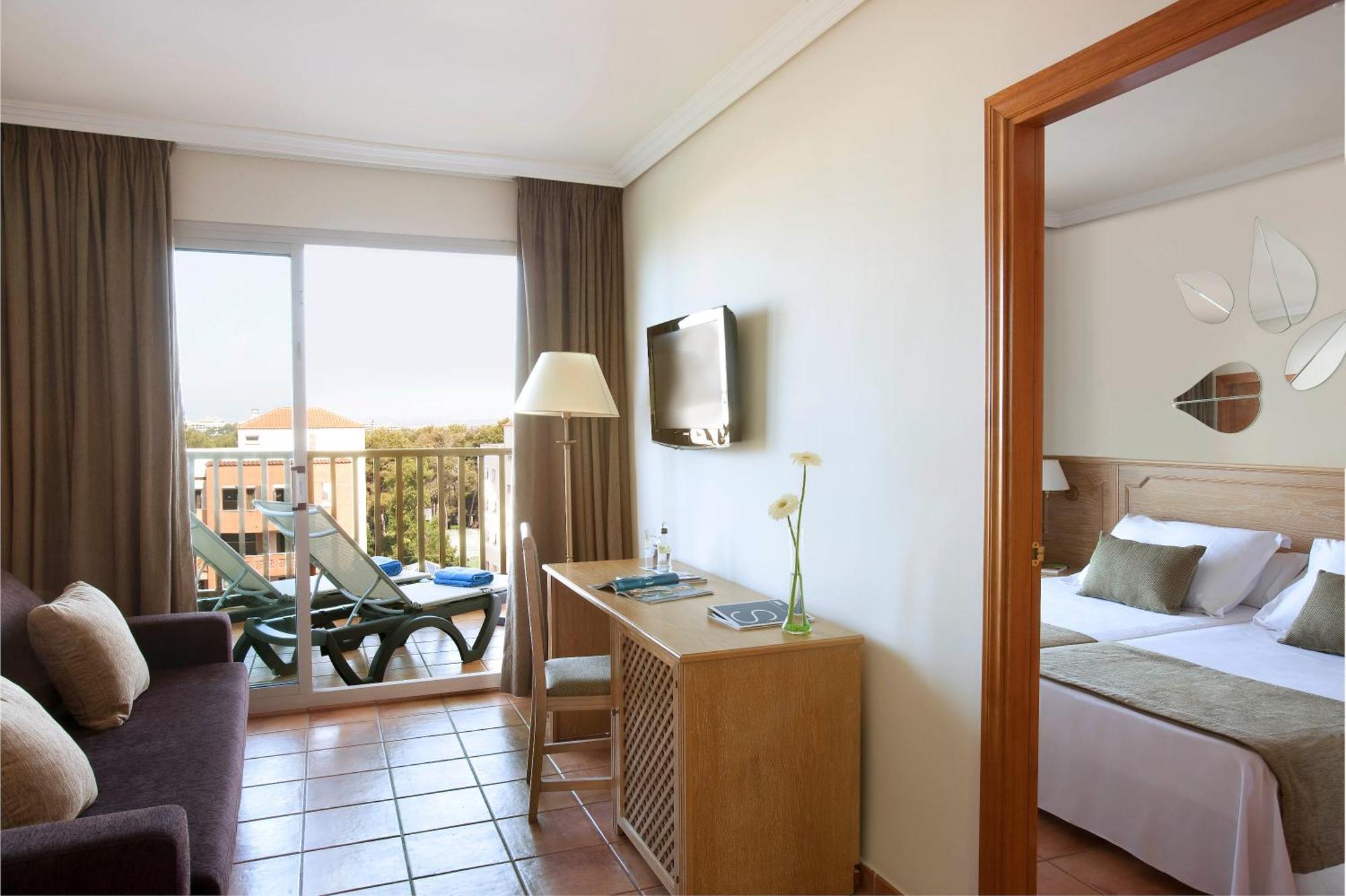 Chambre Familiale (3 Adultes + 1 Enfant de 10 Ans Maximum)