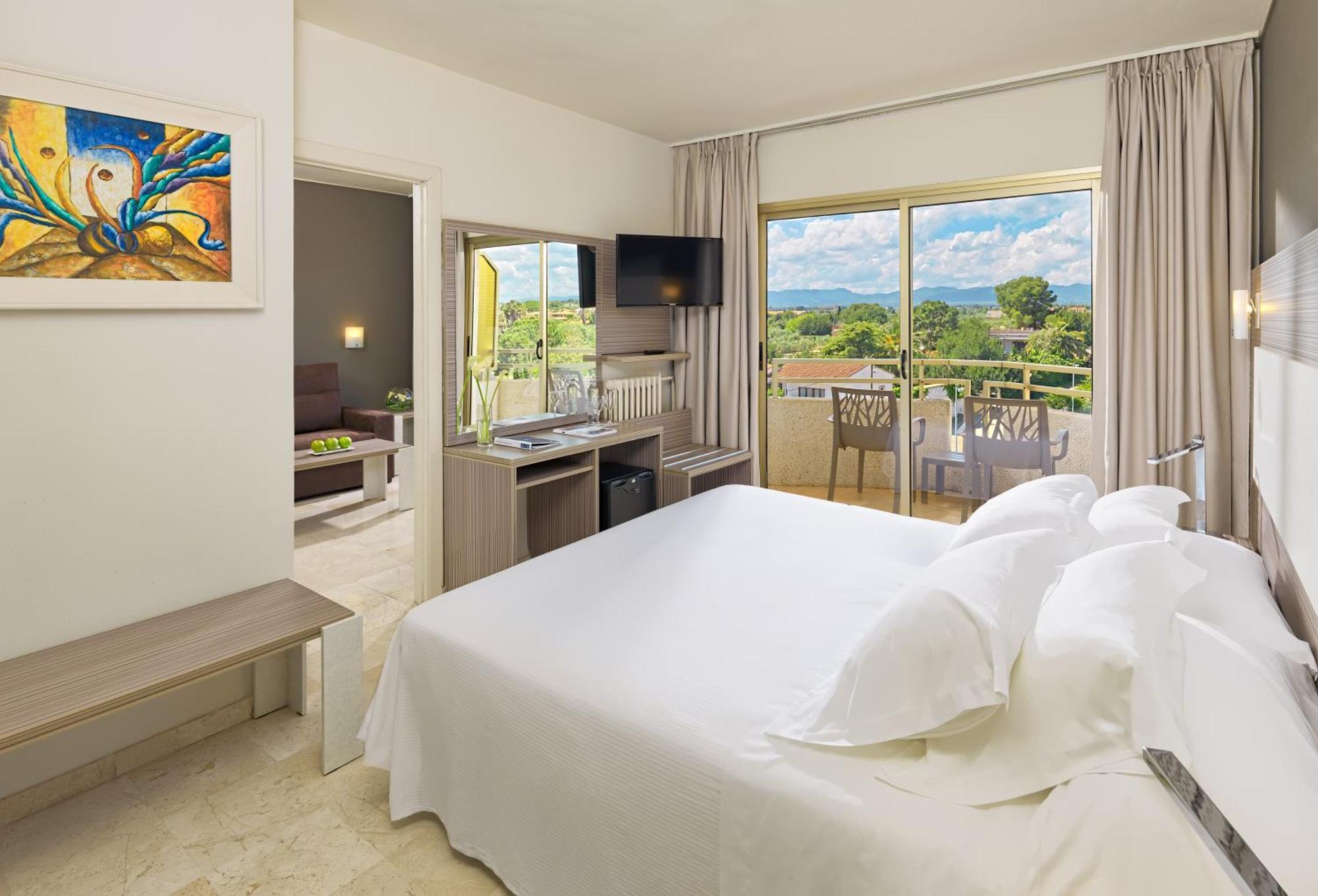 Junior Suite Basic ( 2 Adults + 1 Child up to 10 years old),1436426245:JPEG