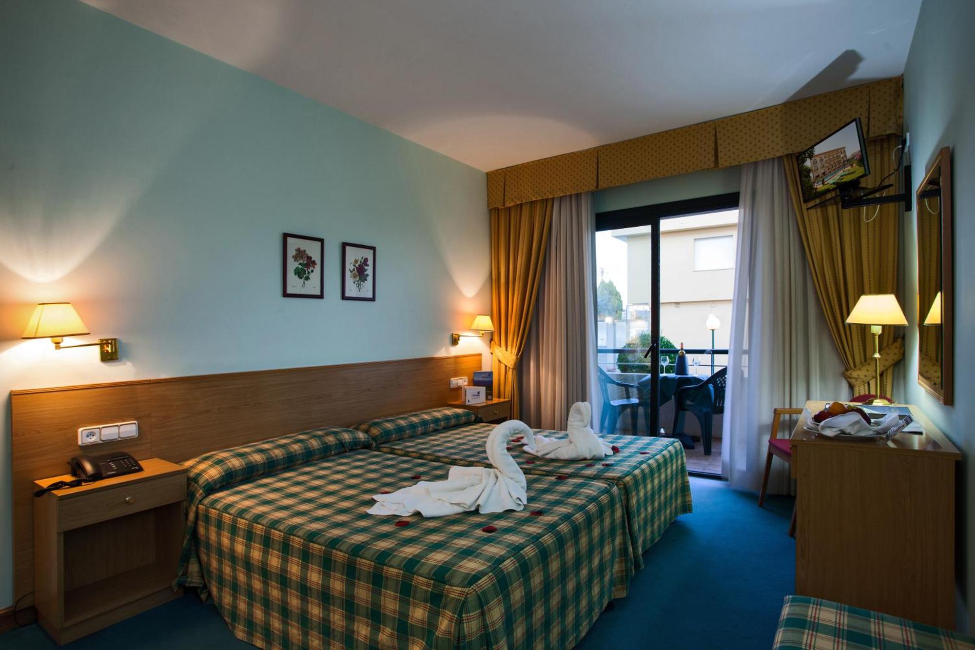 Double or Twin Room Pool View