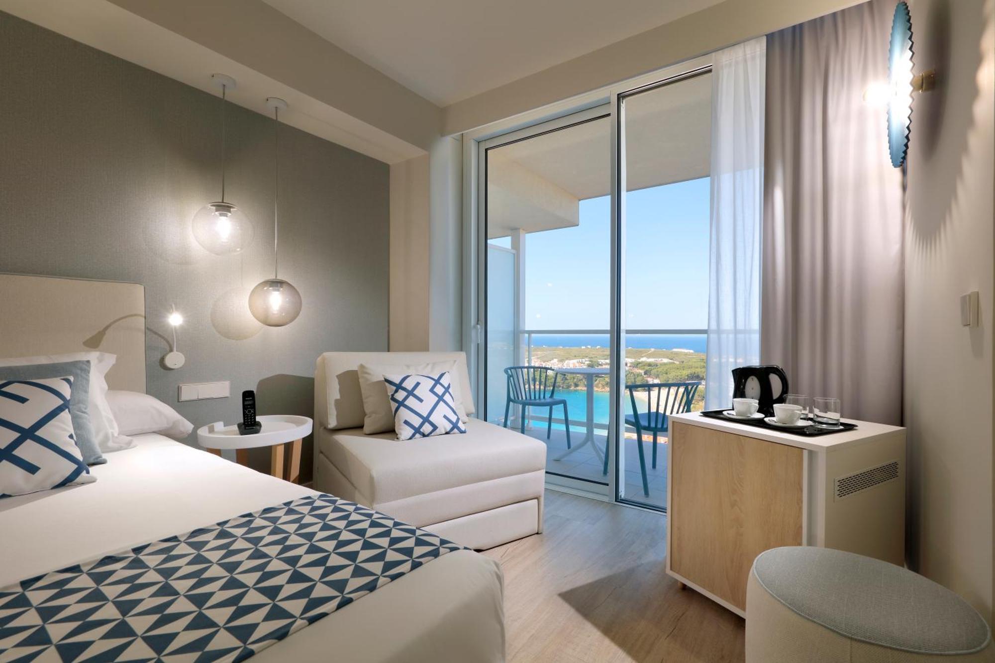 Habitación comunicada con vistas al mar (4 adultos)