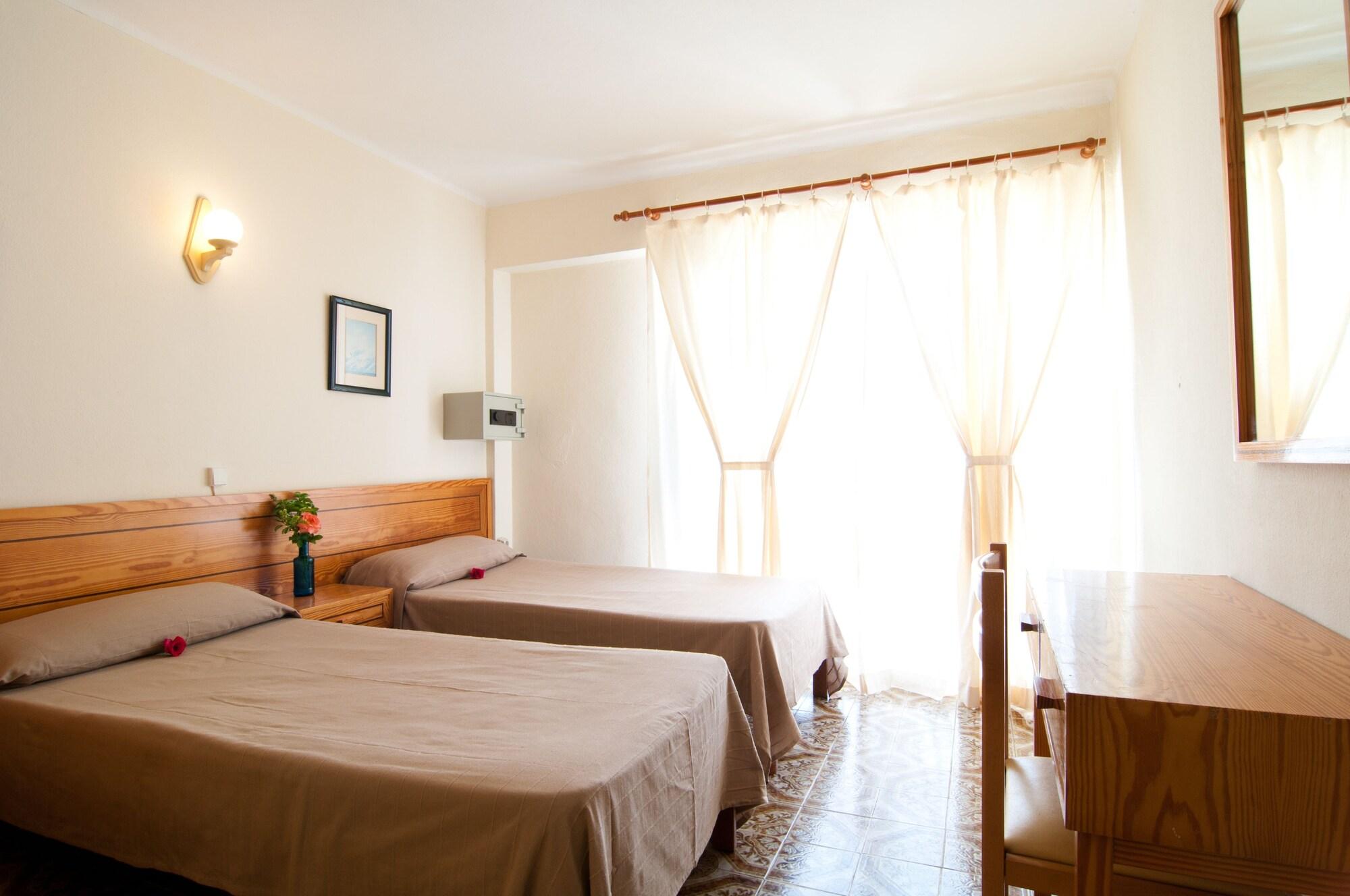 Camera Matrimoniale con Balcone (2 Adulti)