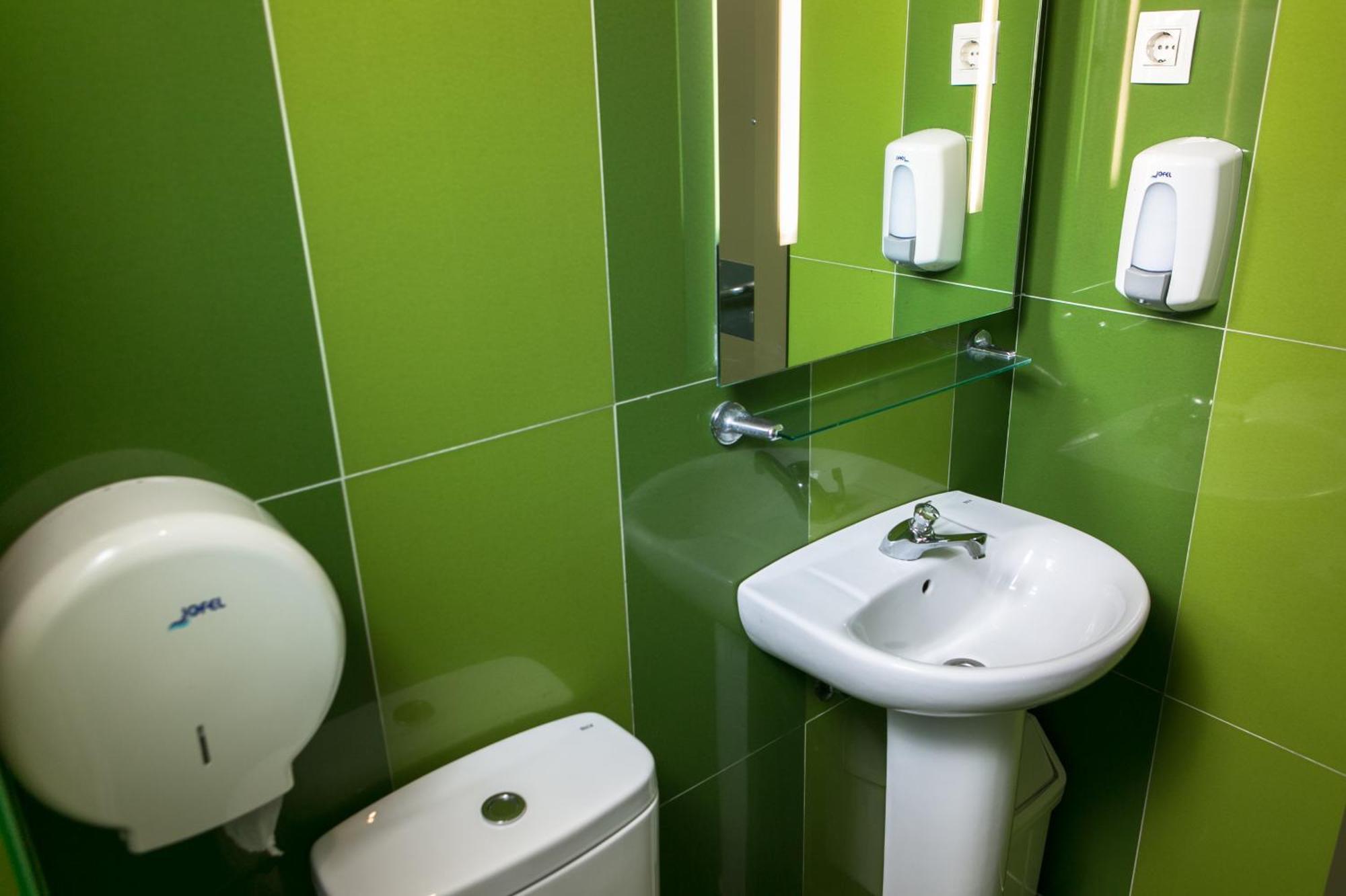 Twin Room Private Bathroom
