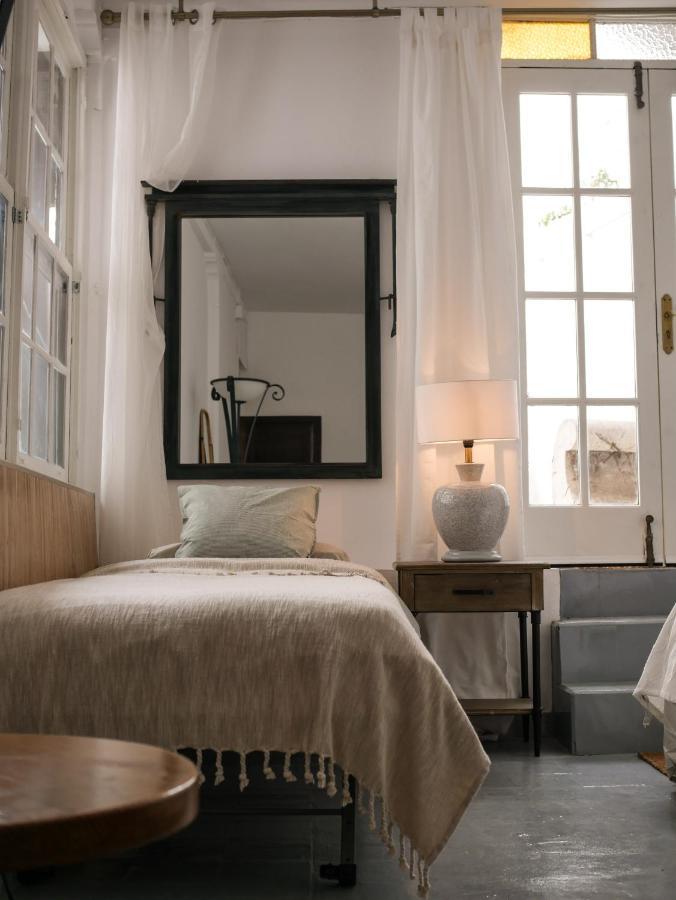 Cama individual en habitación compartida