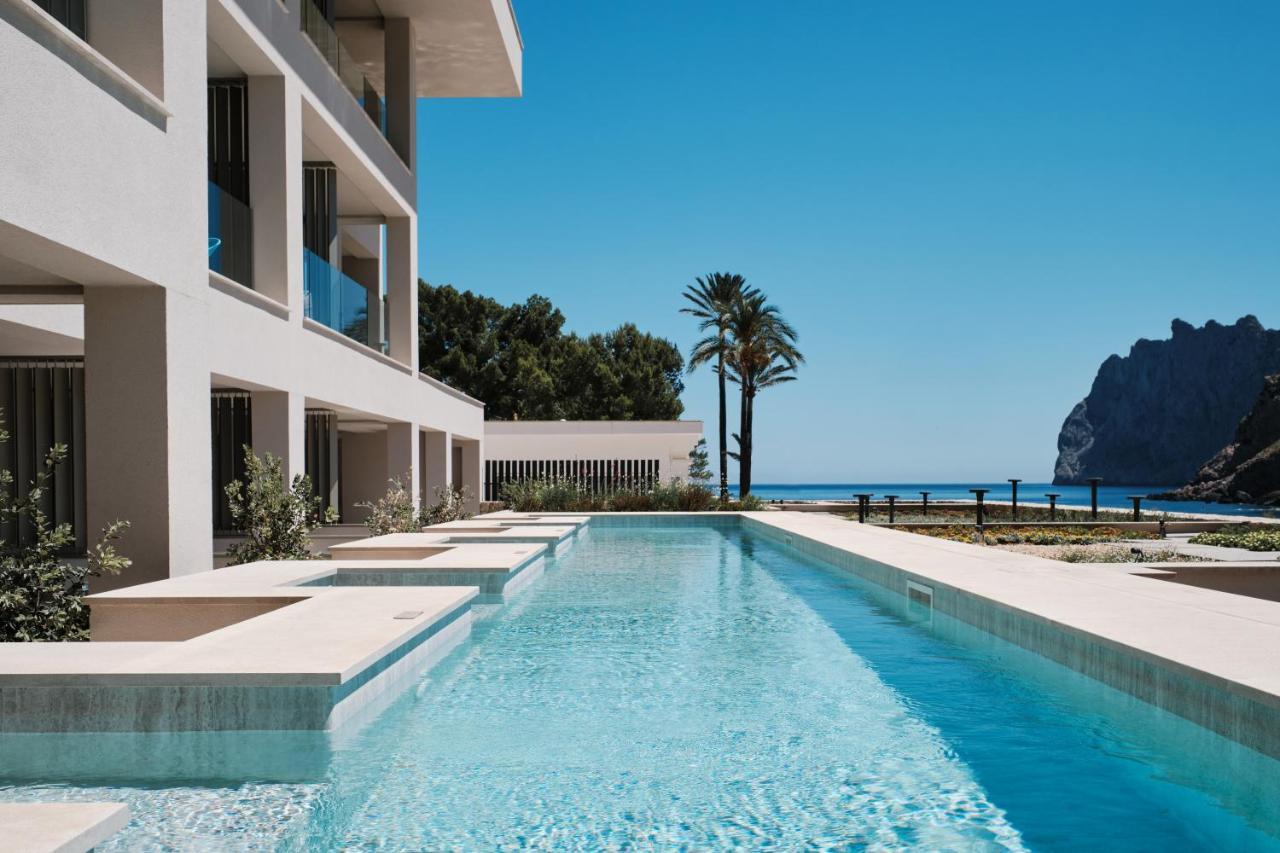 Privilege Room Shared Swim Up Pool Side Sea View