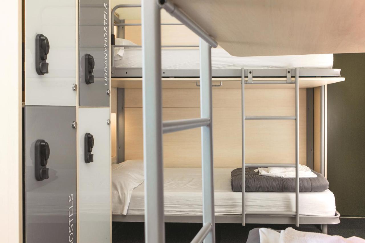 Single Bed 6-Bed Dormitory Room