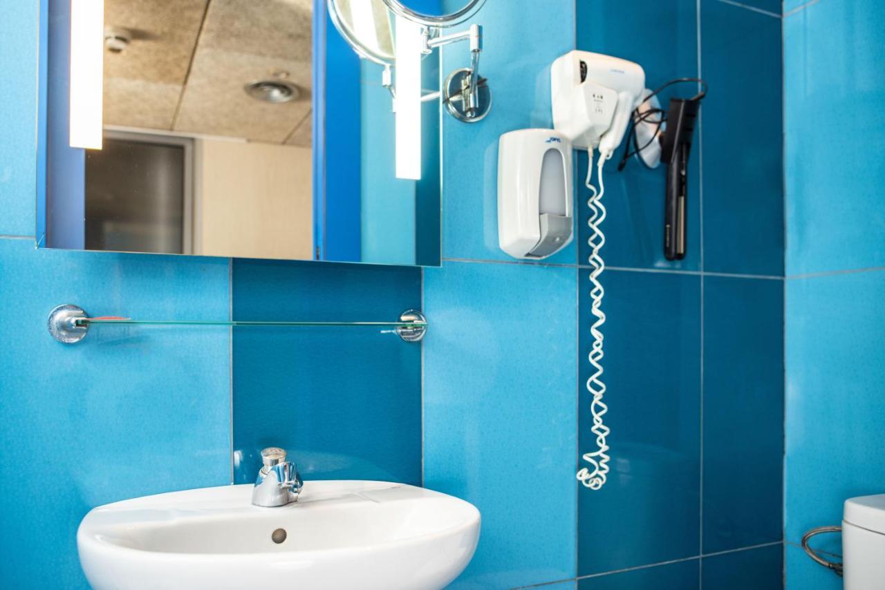 Single Room Private Bathroom