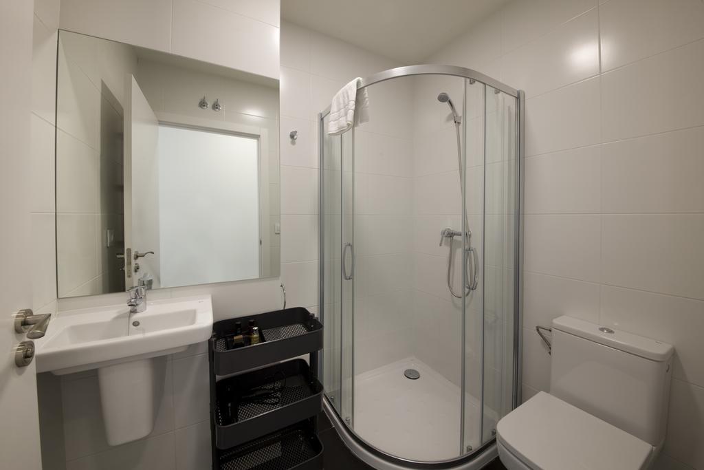 Quadruple Room Shower