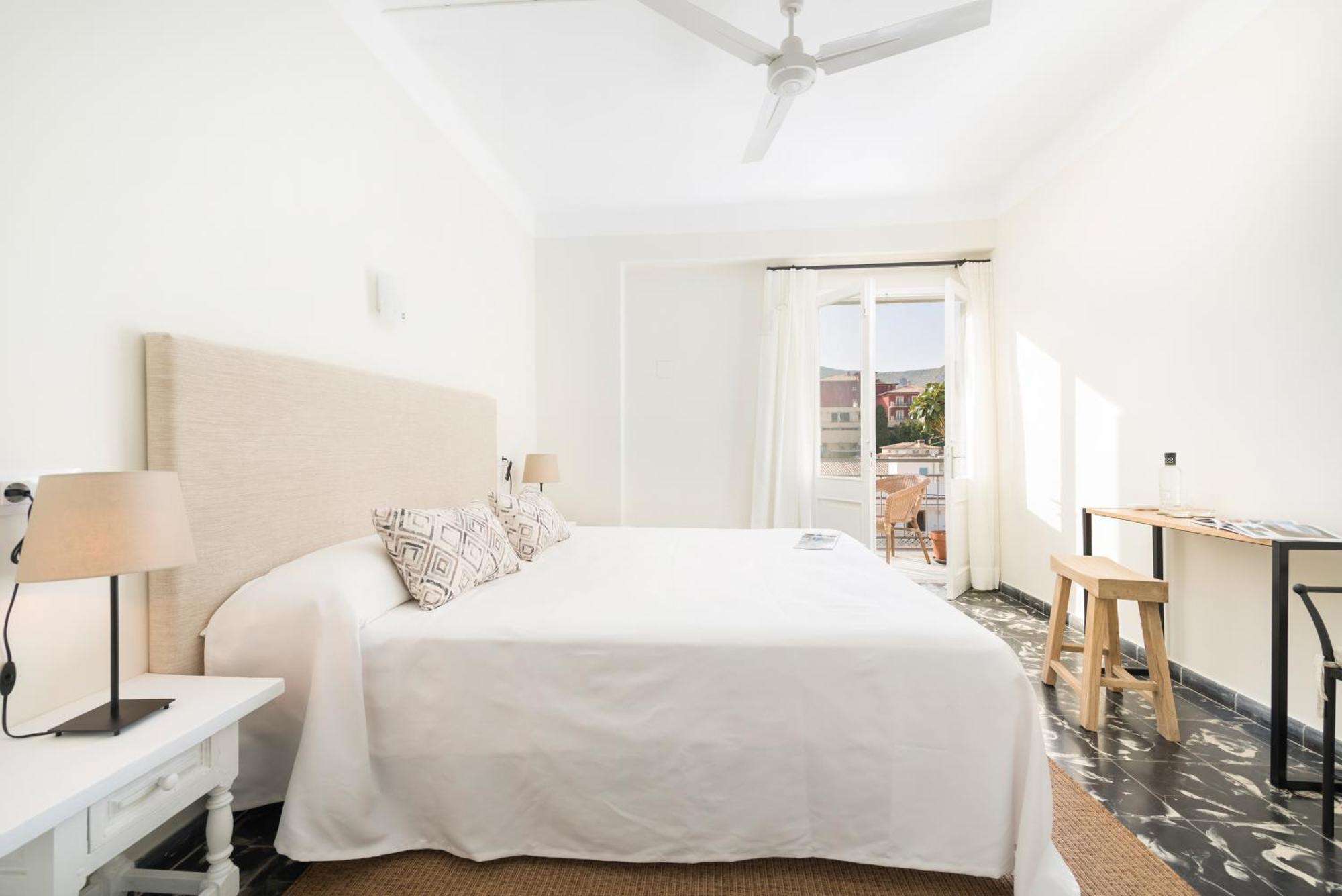 Doppel-/Zweibettzimmer mit Balkon