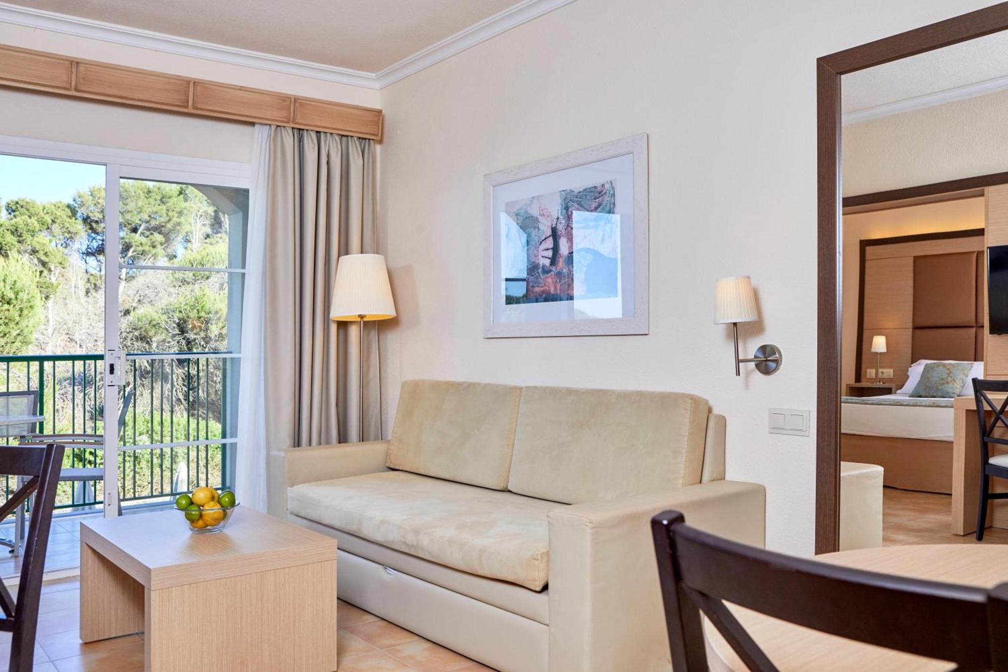 Suite mit 1 Schlafzimmer und seitlichem Meerblick.