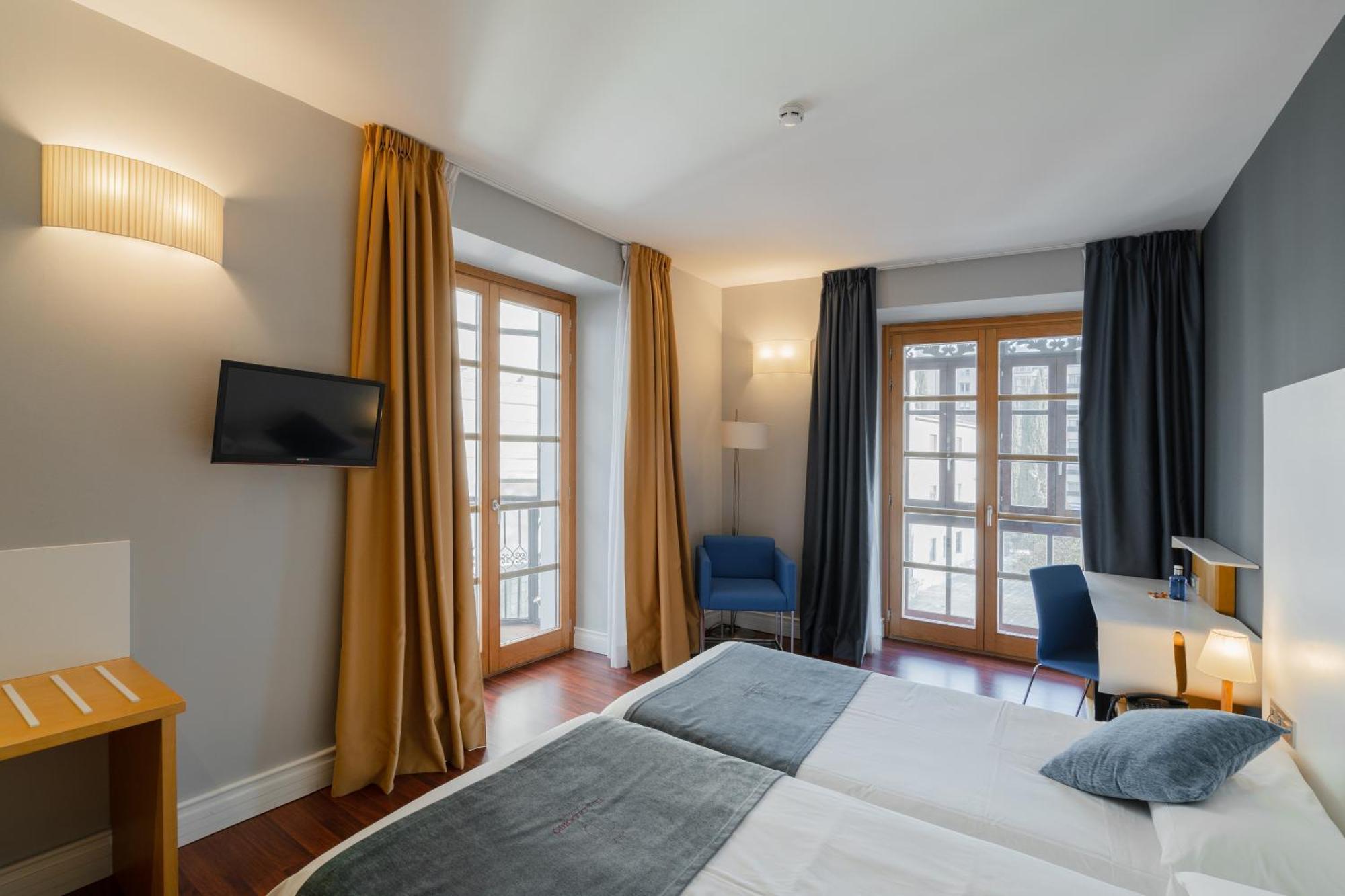 Twin Room,1363565300:JPEG