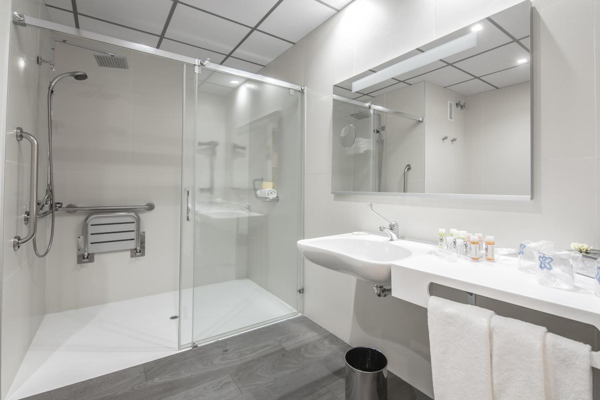 Zweibettzimmer mit Zustellbett