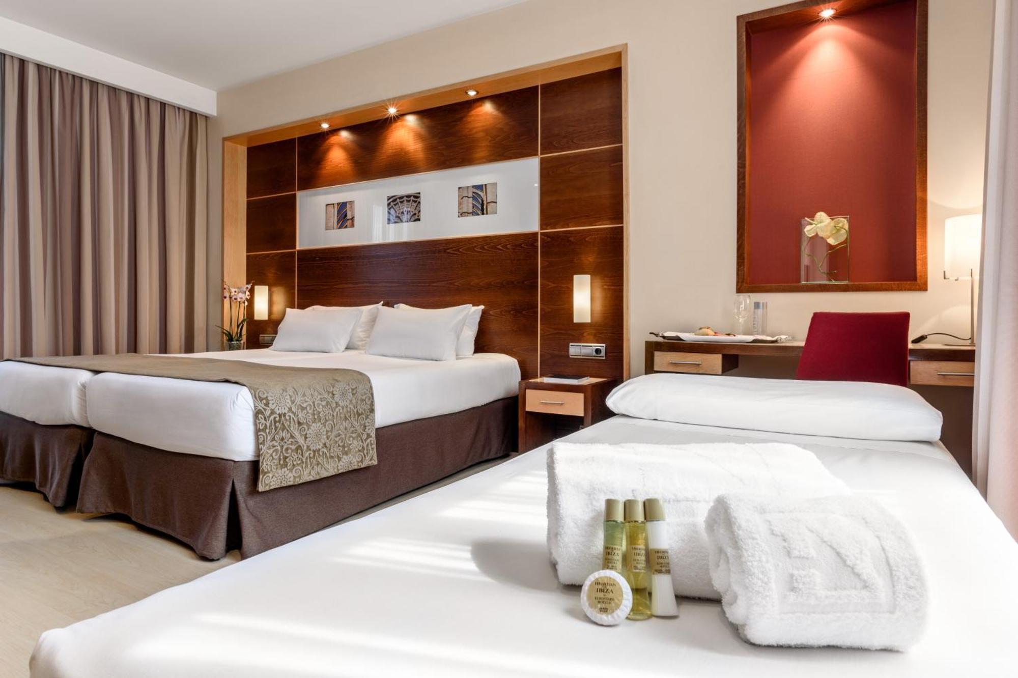 Habitación Doble con cama supletoria (3 adultos)