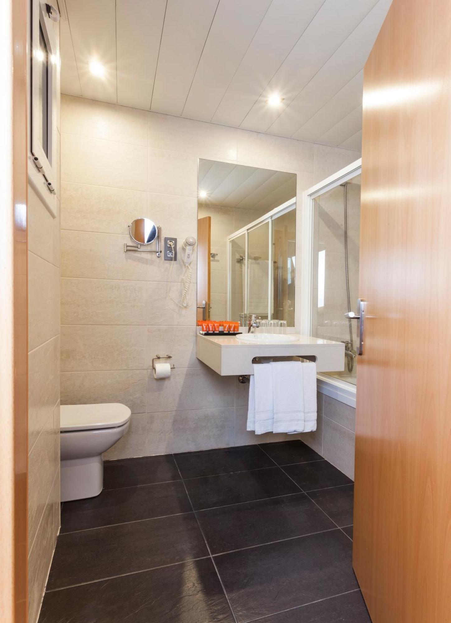 Chambre Double avec Lit d'Appoint